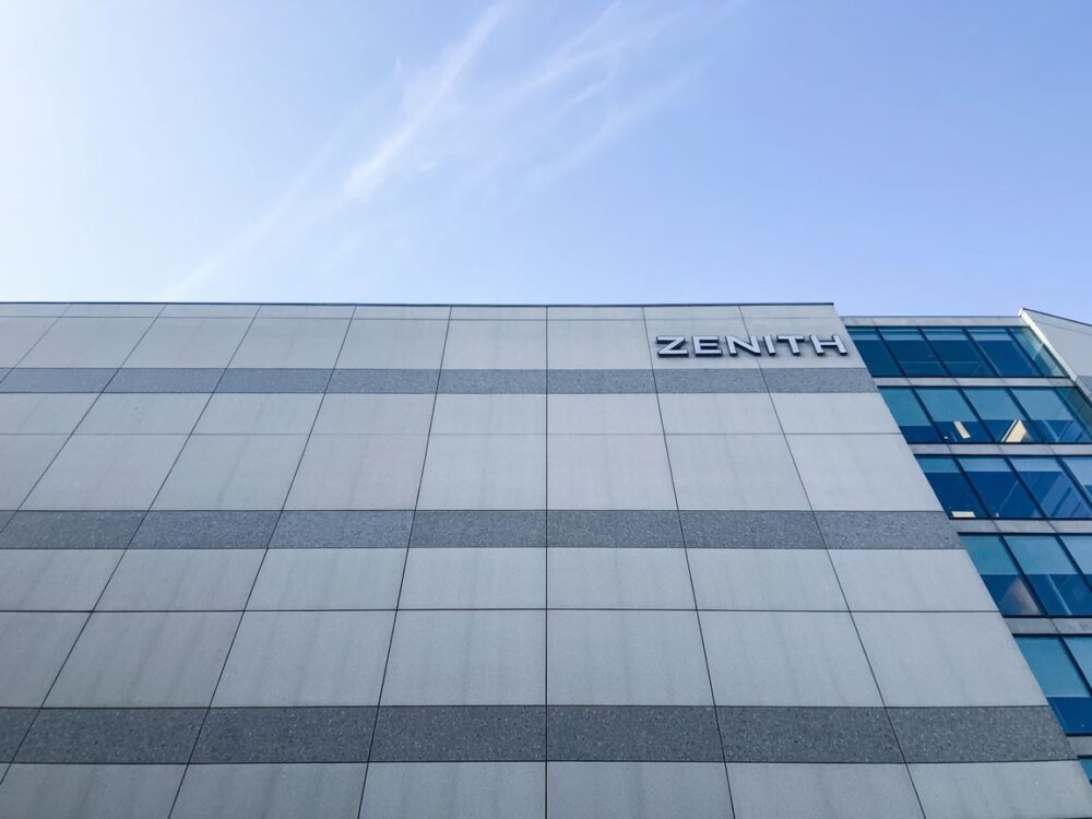 dekoracyjne paski na ścianie