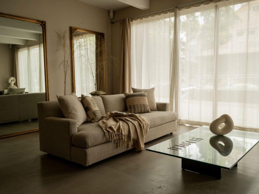 lustra dekoracyjne w salonie