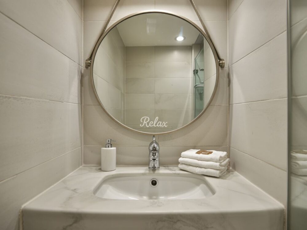 lustro powiększające przestrzeń