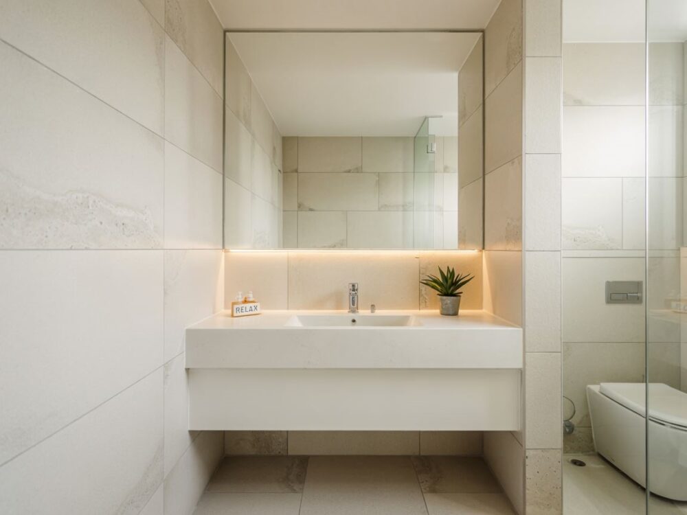 minimalistyczne wnętrze łazienki