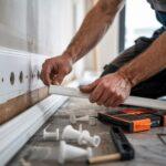 montaż listew przypodłogowych