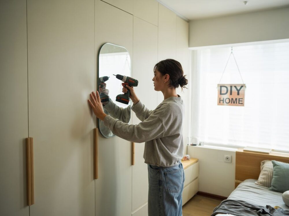 narzędzia do montażu lustra