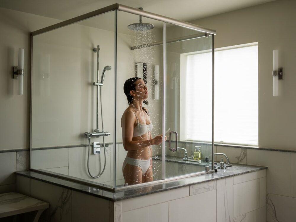 nowoczesna łazienka z prysznicem