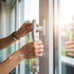 odblokowywanie okna uchylnego