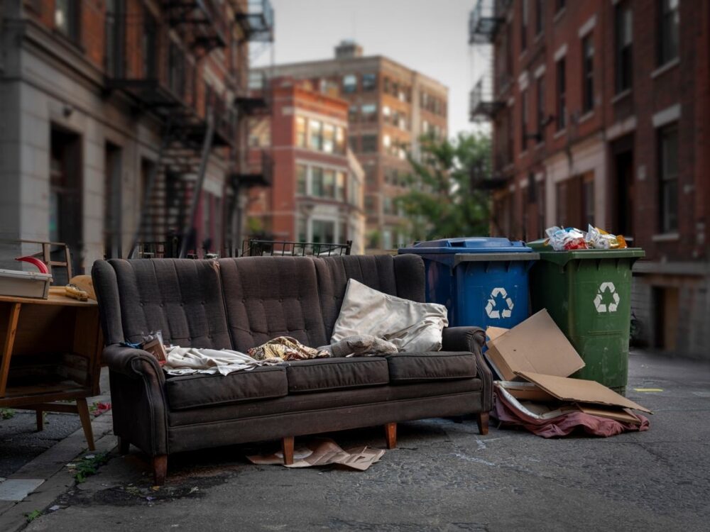 recykling starych krzeseł